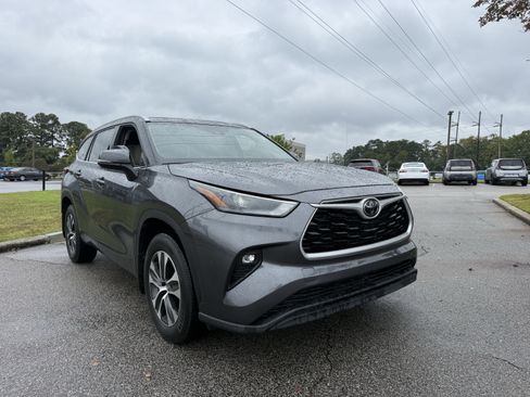 Used 2022 Toyota Highlander XLE image 7