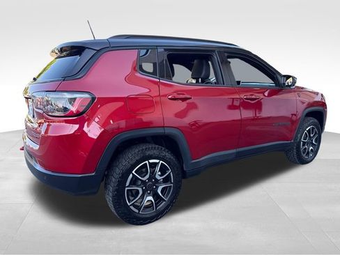 Used 2025 Jeep Compass Trailhawk AWD/4WD image 5