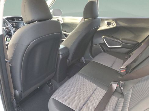 Certified 2025 Kia Soul LX w/ LX Technology Package FWD image 6