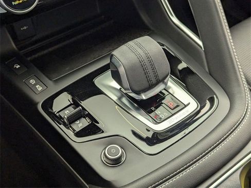 New 2024 Jaguar E-PACE R-Dynamic SE image 8