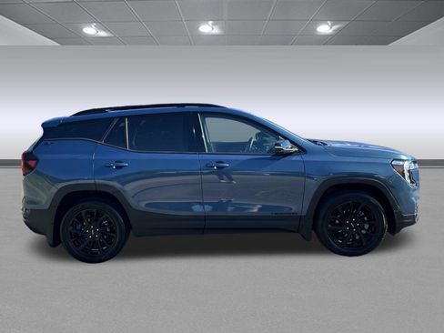 Used 2024 GMC Terrain SLT w/ Tech Package AWD/4WD image 2