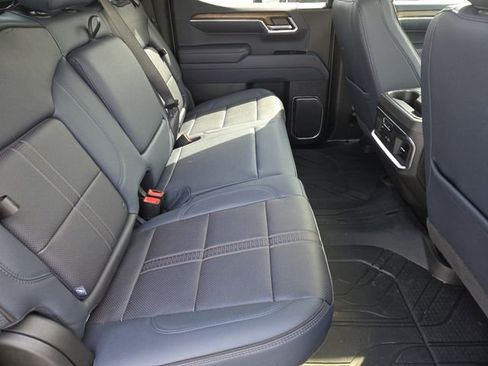 Certified 2025 Chevrolet Silverado 1500 High Country w/ Technology Package image 30