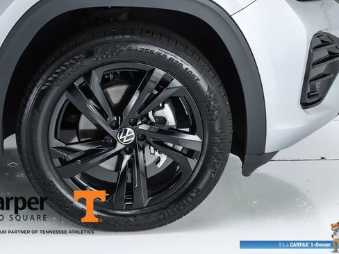 Used 2025 Volkswagen Atlas Cross Sport SEL R-Line AWD/4WD image 14