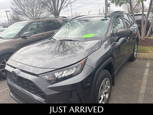 Used 2021 Toyota RAV4 LE image 1