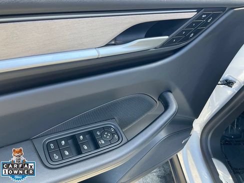 Used 2025 Porsche Macan 4S Electric AWD/4WD image 25