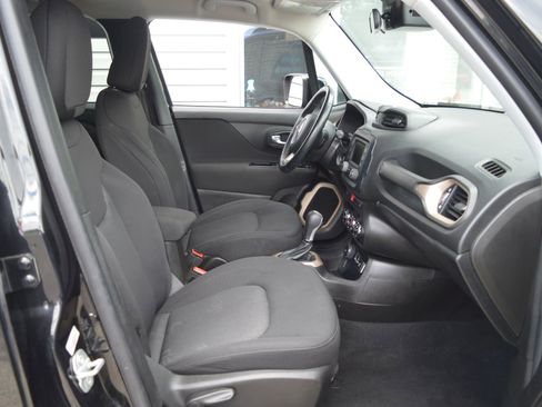 Used 2017 Jeep Renegade Latitude w/ Cold Weather Group AWD/4WD image 16