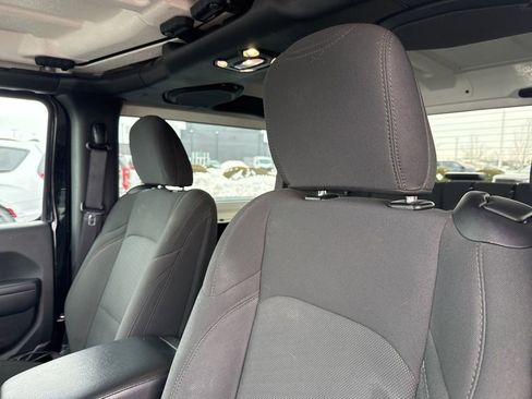 Used 2023 Jeep Wrangler Sport S image 13