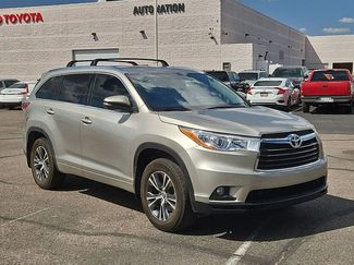 Used 2016 Toyota Highlander XLE AWD/4WD video 3