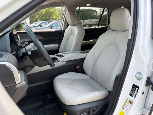 Used 2024 Toyota Grand Highlander AWD Hybrid image 18