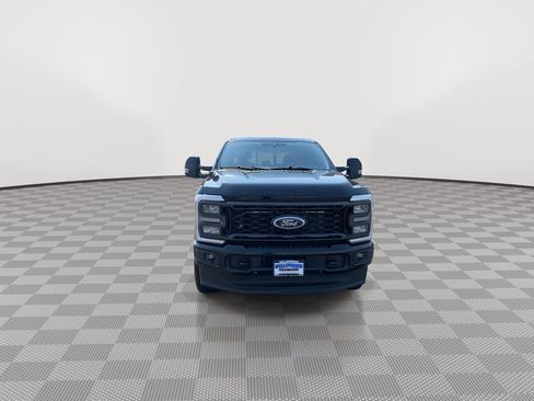 Used 2023 Ford F350 Lariat w/ Lariat Ultimate Package AWD/4WD image 3