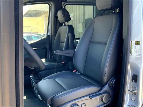 Used 2025 Mercedes-Benz Sprinter 2500 image 19
