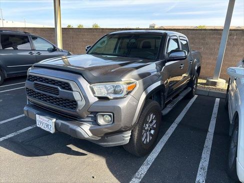 Certified 2017 Toyota Tacoma SR5 w/ Tow Package RWD image 4