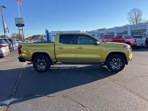 Used 2023 Chevrolet Colorado Z71 image 2