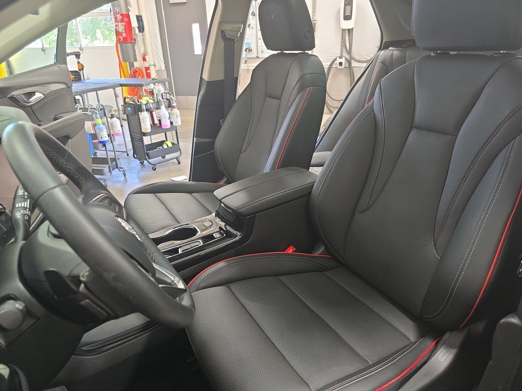 Used 2023 Buick Envision Essence w/ Sport Touring Package AWD/4WD image 15