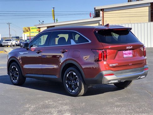 Used 2025 Kia Sorento S w/ Panoramic Sunroof Package image 4