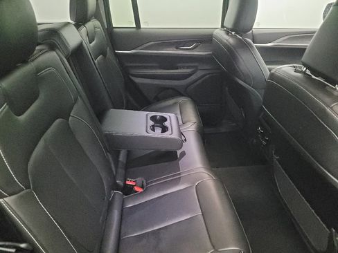 Used 2023 Jeep Grand Cherokee Limited image 19