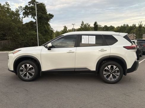 Used 2023 Nissan Rogue SV w/ SV Premium Package FWD image 6