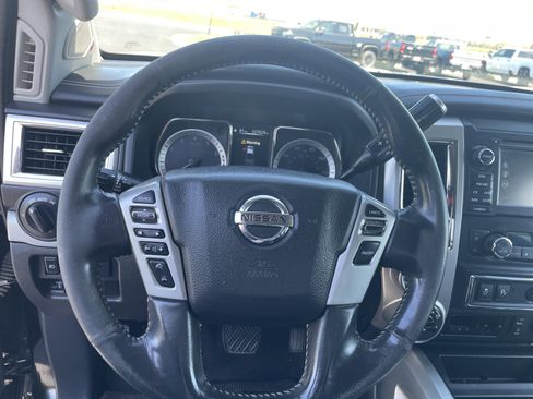 Used 2017 Nissan Titan PRO-4X AWD/4WD image 10