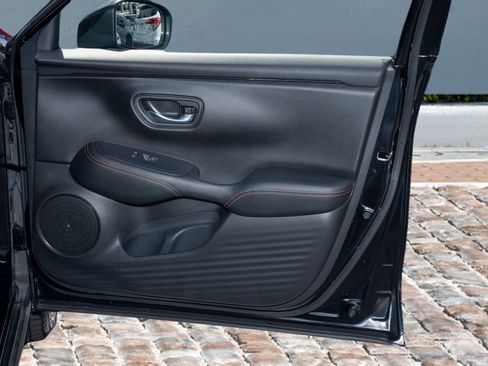 Used 2023 Honda HR-V Sport image 12