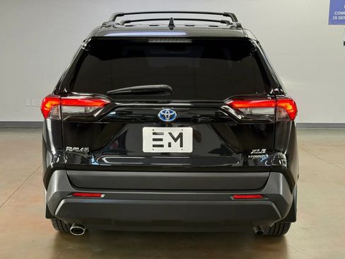 Used 2019 Toyota RAV4 XLE AWD/4WD image 6