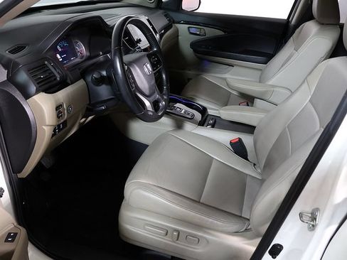 Used 2019 Honda Pilot Touring image 12