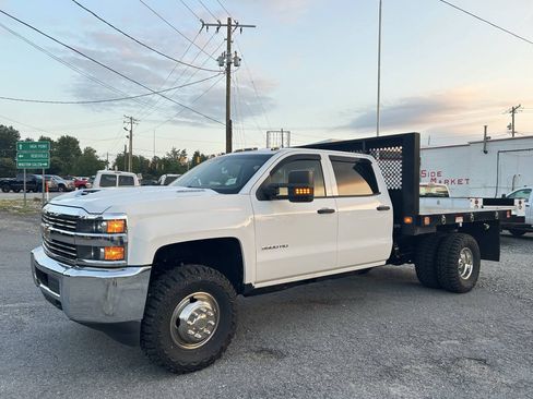 Used 2017 Chevrolet Silverado 3500 W/T w/ WT Convenience Package AWD/4WD image 4