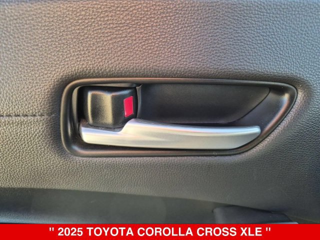 Used 2025 Toyota Corolla Cross XLE AWD/4WD image 11