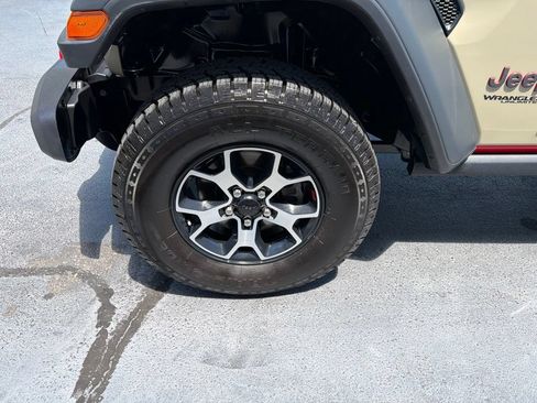 Used 2022 Jeep Wrangler Unlimited Rubicon w/ Dual Top Group AWD/4WD image 17