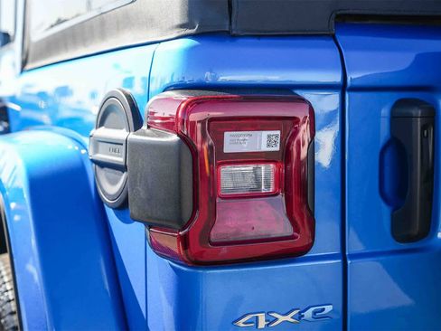 Used 2023 Jeep Wrangler Sahara image 8