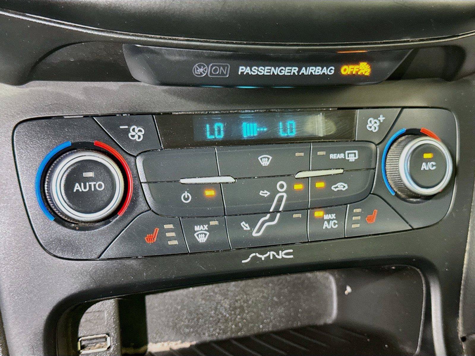 Used 2018 Ford Focus SE w/ SE Appearance Package FWD image 13