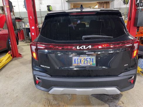 Used 2024 Kia Seltos LX image 2