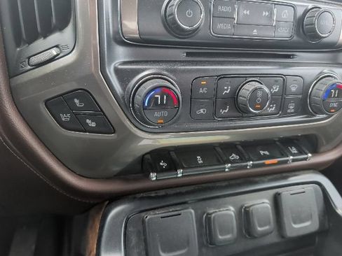 Used 2015 Chevrolet Silverado 1500 High Country w/ High Country Premium Package AWD/4WD image 20
