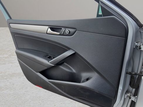 Used 2015 Volkswagen Passat 1.8T Wolfsburg Edition image 17