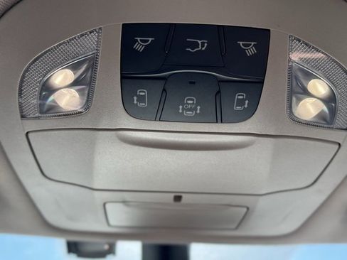 Certified 2023 Chrysler Voyager LX image 19