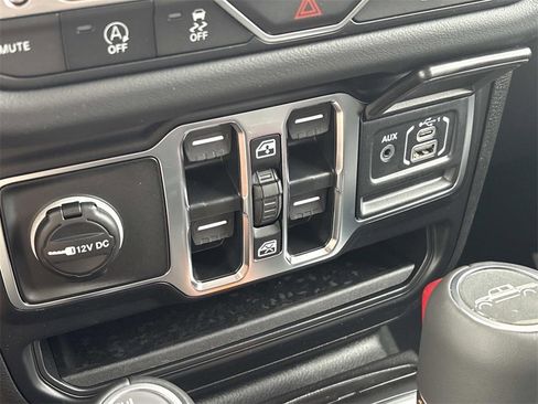 New 2025 Jeep Gladiator Sport image 31