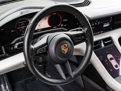 Used 2022 Porsche Taycan image 14
