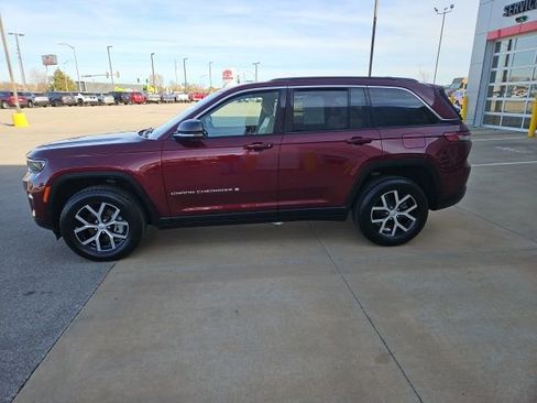 Used 2024 Jeep Grand Cherokee Limited image 4