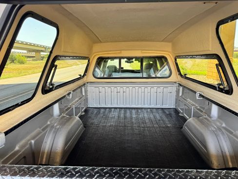 Used 2006 Chevrolet Silverado 2500 LT RWD image 23