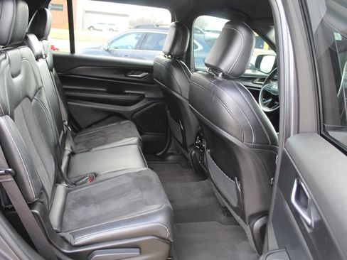 Used 2024 Jeep Grand Cherokee L Laredo image 19