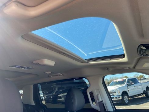 Used 2025 Kia Carnival SX Prestige image 29