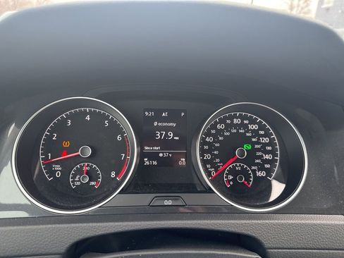 Used 2019 Volkswagen Golf SE w/ Driver Assistance Package image 17