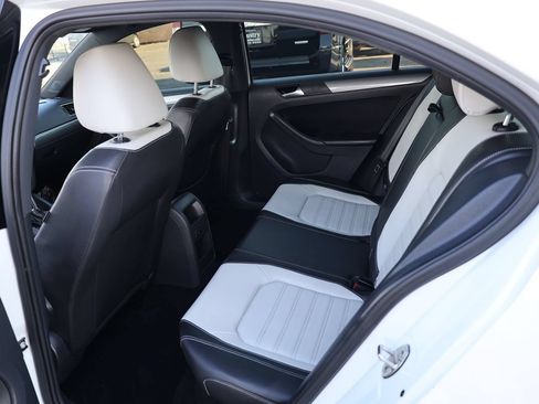 Used 2016 Volkswagen Jetta Sport FWD image 8