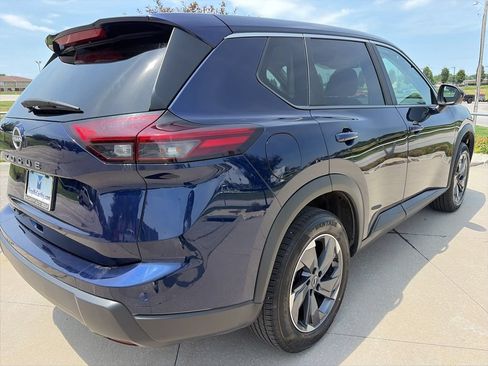 Used 2025 Nissan Rogue SV FWD image 15