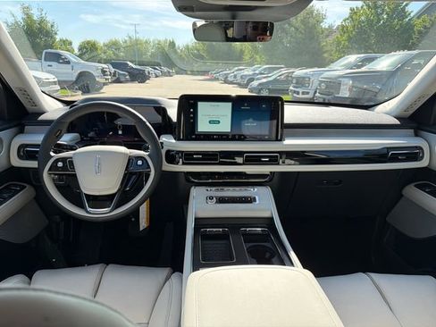 New 2026 Lincoln Aviator Reserve AWD/4WD image 17