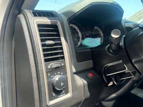 Used 2018 RAM 1500 Express RWD image 15