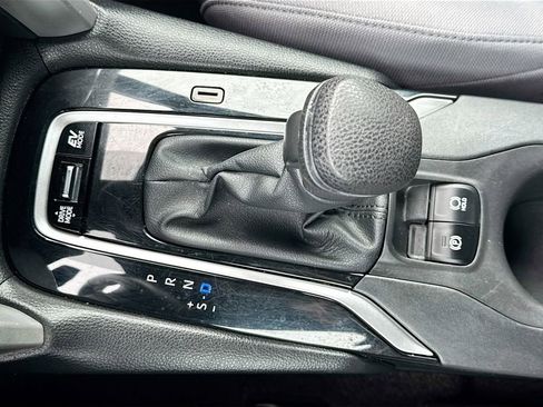 Used 2023 Toyota Corolla Cross SE image 17