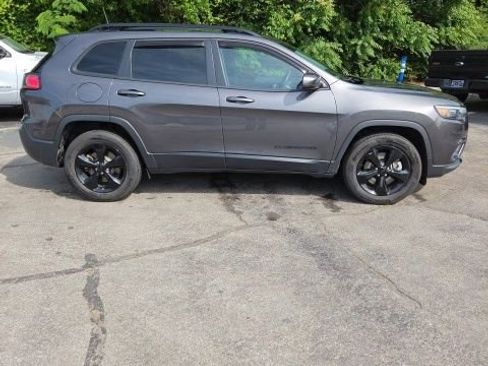 Used 2020 Jeep Cherokee Latitude Plus AWD/4WD image 5