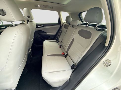 Used 2022 Volkswagen Taos SE image 24