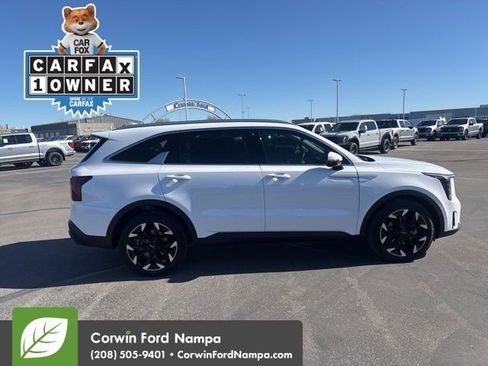 Used 2025 Kia Sorento EX w/ Panoramic Sunroof Package image 4