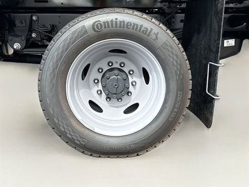 New 2025 Ford F550 4x4 Supercab Super Duty image 17